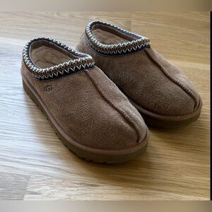 UGG Tasman Slippers - Big Kid Size 6